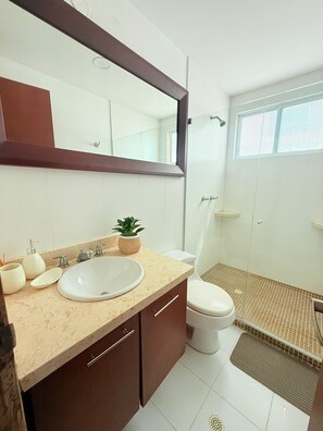 Classic Room, 1 Bedroom, Sea View, Sea Facing | Bathroom - Apartamento 504 vista al mar  (Cartagena)