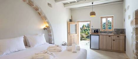 Iron/ironing board, travel cot, WiFi, bed sheets