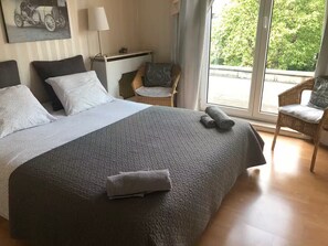 Strykjärn/strykbräda, wi-fi och sängkläder