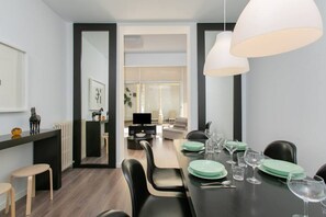 Dining - Modern Flat, Amazing Terrace / Paseo de Gracia (08007 Barcelona)