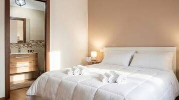 2 bedrooms, travel crib