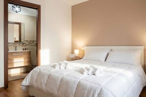 2 bedrooms, travel cot - Benghazi Central Loft - Style, Comfort and Serenity (Bari)