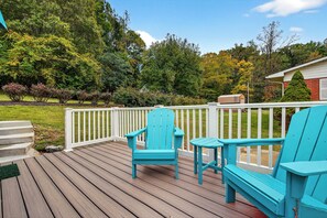 Terrace/patio - Old Fort Trail-Side Basecamp: Hike & Bike from the Door! (Old Fort)