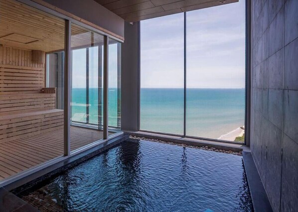 Spa - High end large sea view studio in front of the beach - Perfect Pattaya Stay (Muang Pattaya)