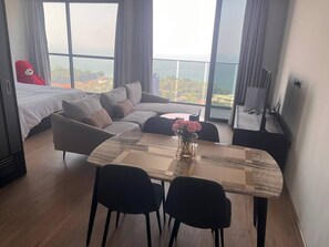 Iron/ironing board, WiFi, bed sheets - High end large sea view studio in front of the beach - Perfect Pattaya Stay (Muang Pattaya)
