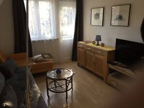 TV - Cozy vacation apartment with dream view and balcony on the hill in Wernigerode (Wernigerode)