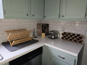 Private kitchen - Spacious 3-bedroom house in charming Noblesville with AC (Noblesville)