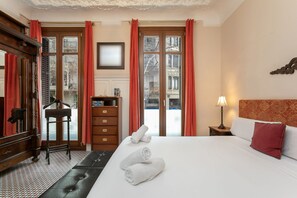 6 bedrooms, iron/ironing board, travel cot - Spacious & Luxury Apartment /Center (08037 Barcelona)