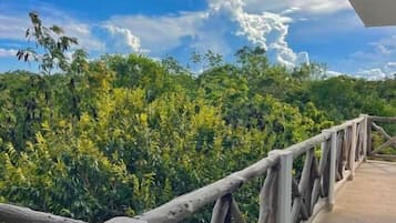 Habitación doble Deluxe, balcón | Áreas de la propiedad