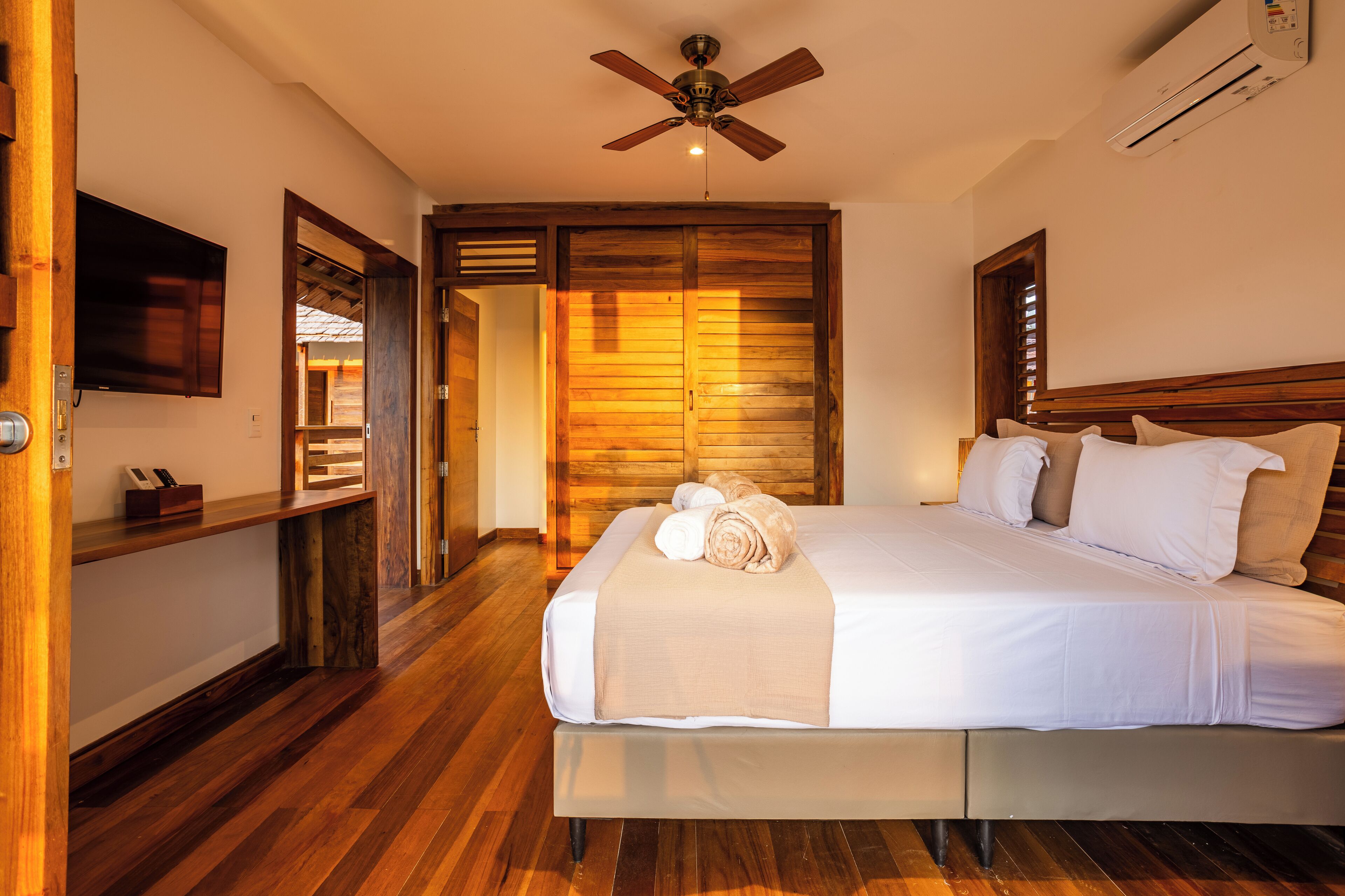 舒适套房, 泳池景观 | 客房内保险箱、免费 WiFi