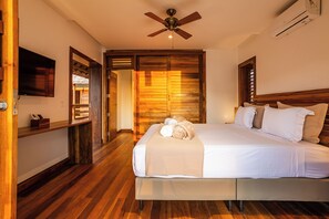 Suite Comfort, pemandangan kolam renang | Brankas dan Wi-Fi gratis