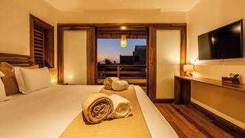 Comfort-Suite, Poolblick | Zimmersafe, kostenloses WLAN