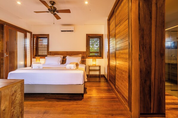 Suite Comfort, pemandangan kolam renang | Brankas dan Wi-Fi gratis