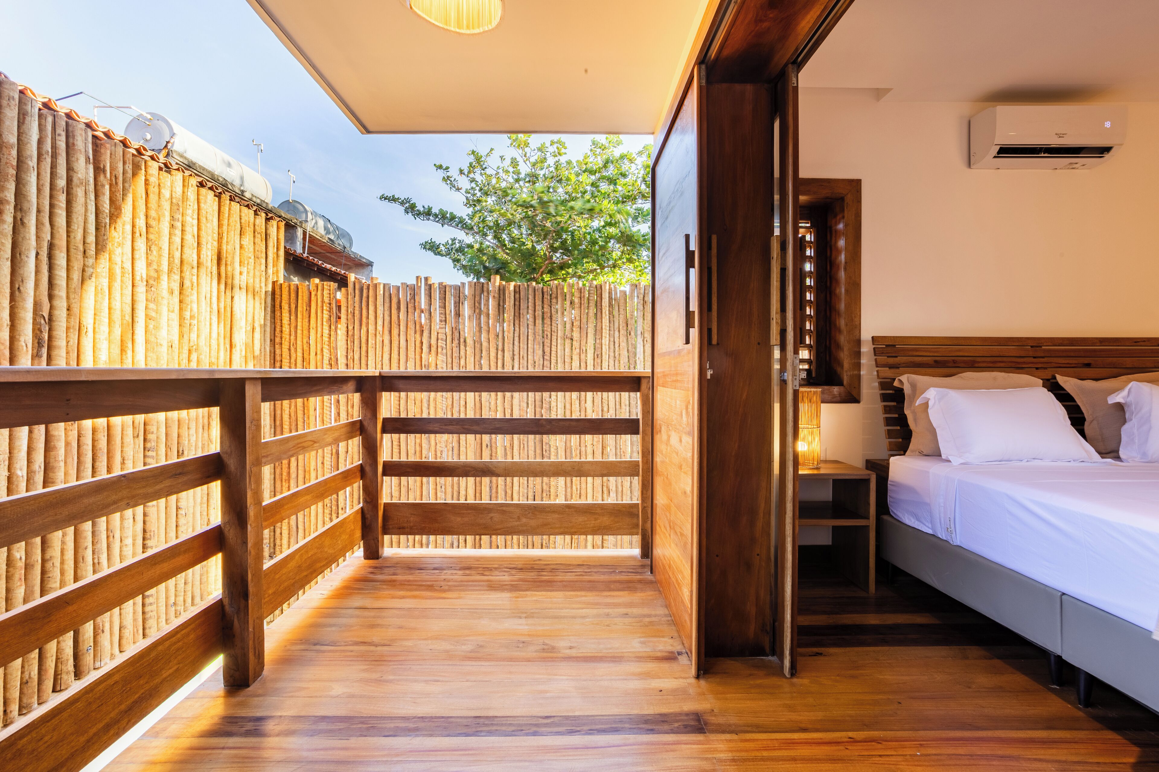 Comfort Suite, Pool View | Porch