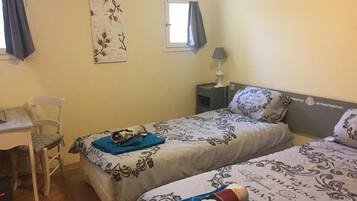 Iron/ironing board, WiFi, bed sheets