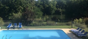 Gite La Lède with Shared Pool, Communal Terrace and Wi-Fi
