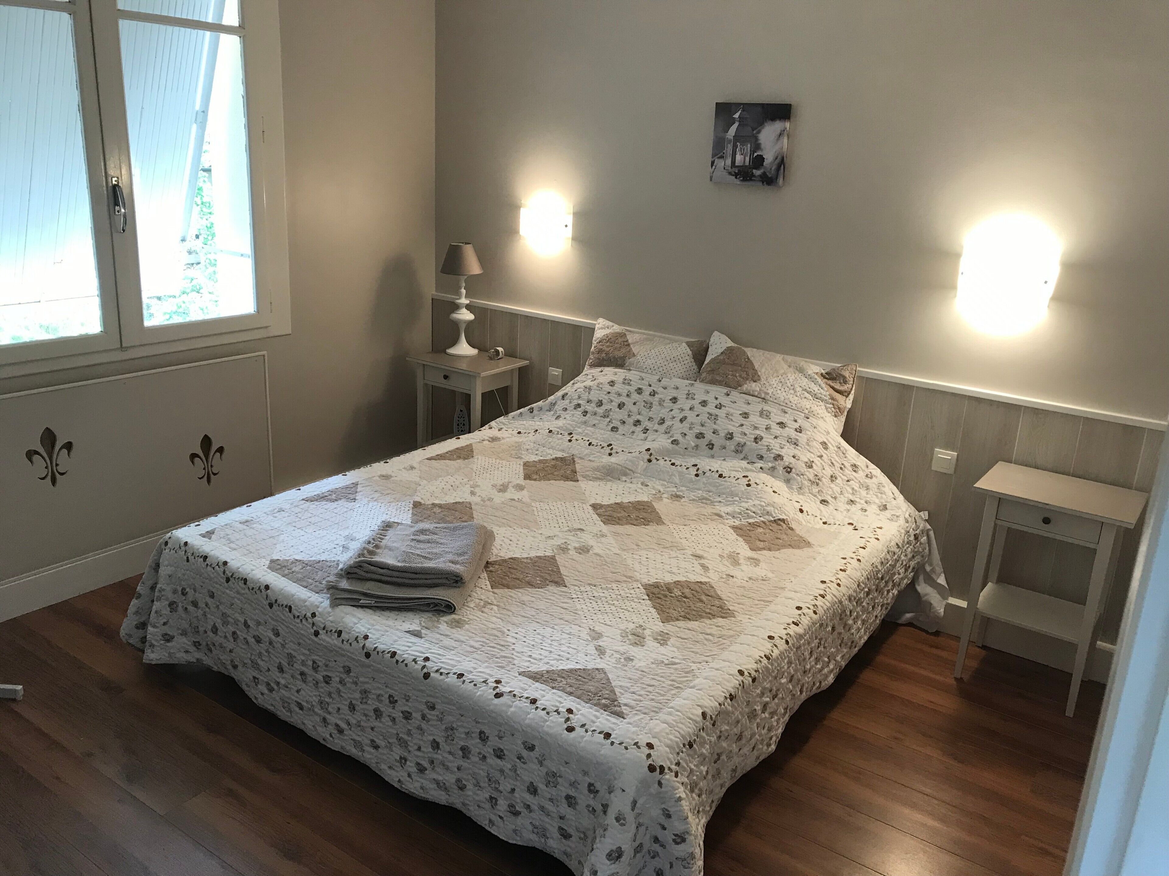 Iron/ironing board, WiFi, bed sheets