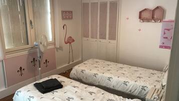 Iron/ironing board, WiFi, bed sheets