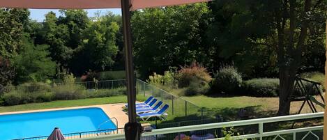 تناول الطعام بالخارج