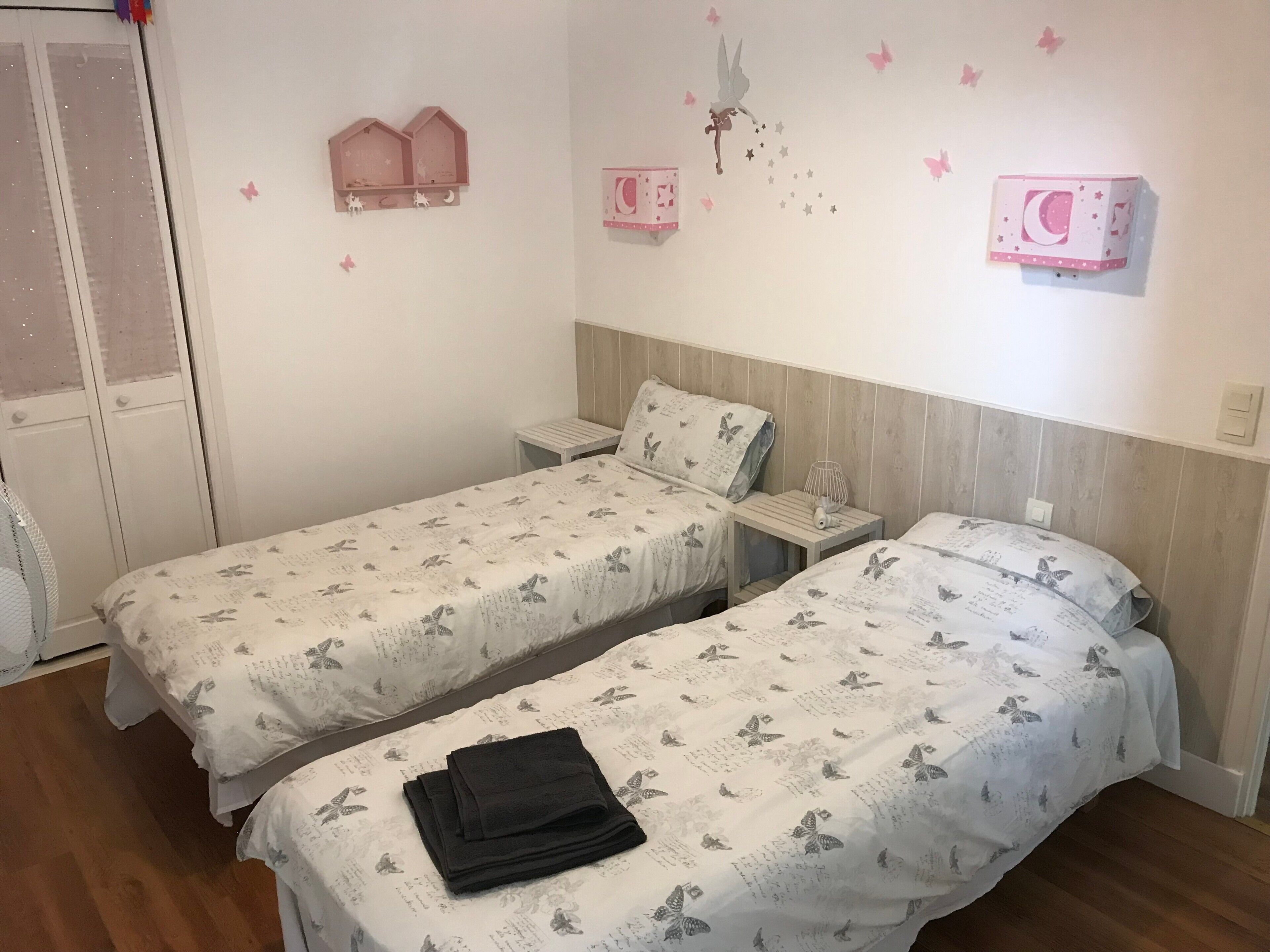 Iron/ironing board, WiFi, bed sheets