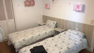 Iron/ironing board, WiFi, bed sheets