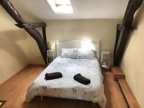 2 chambres, fer et planche à repasser, Wi-Fi, draps fournis