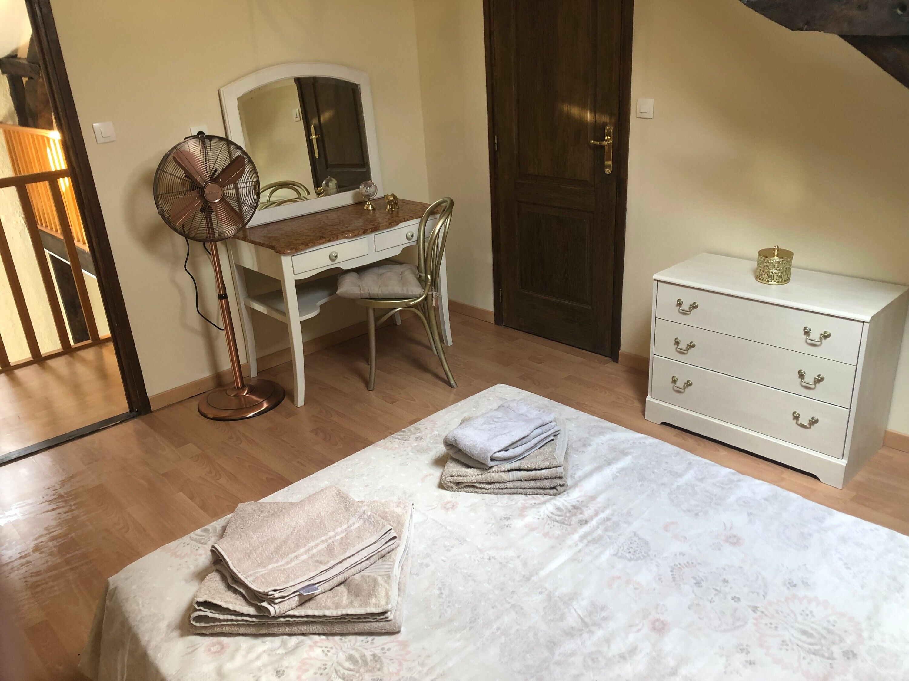 Strygejern/strygebræt, Wi-Fi, sengetøj