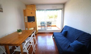 Living area - Holiday Home in Port Camargue Marina Bliss (Le Grau-Du-Roi)