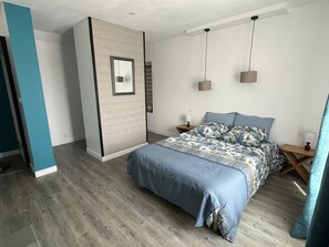 3 bedrooms, iron/ironing board, Internet, bed sheets - La maison de la venelle (Primelin)