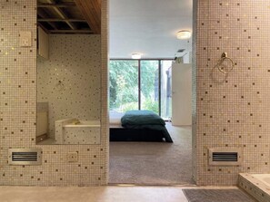 4 bedrooms, internet, bed sheets - Mid-Century Masterpiece (Dudley)