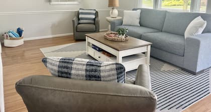 Beachglass Bungalow - Cozy Beach Retreat in Huron, Ohio