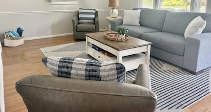 Beachglass Bungalow - Cozy Beach Retreat in Huron, Ohio