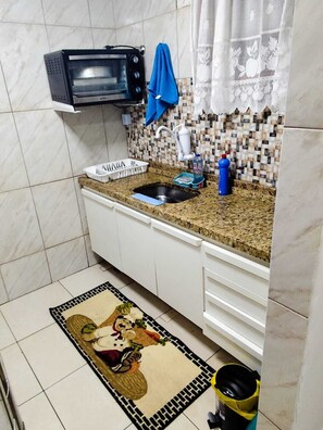 Frigorífico, horno, placa de cocina y tostadora