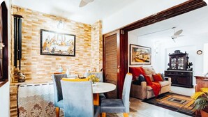 Dining - A retreat with a garden and swimming pool next to the lagoon. (Iguaba Grande)