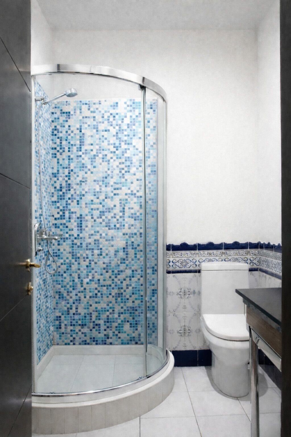 Chambre Double | Salle de bain | Douche, articles de toilette gratuits, sèche-cheveux, chaussons