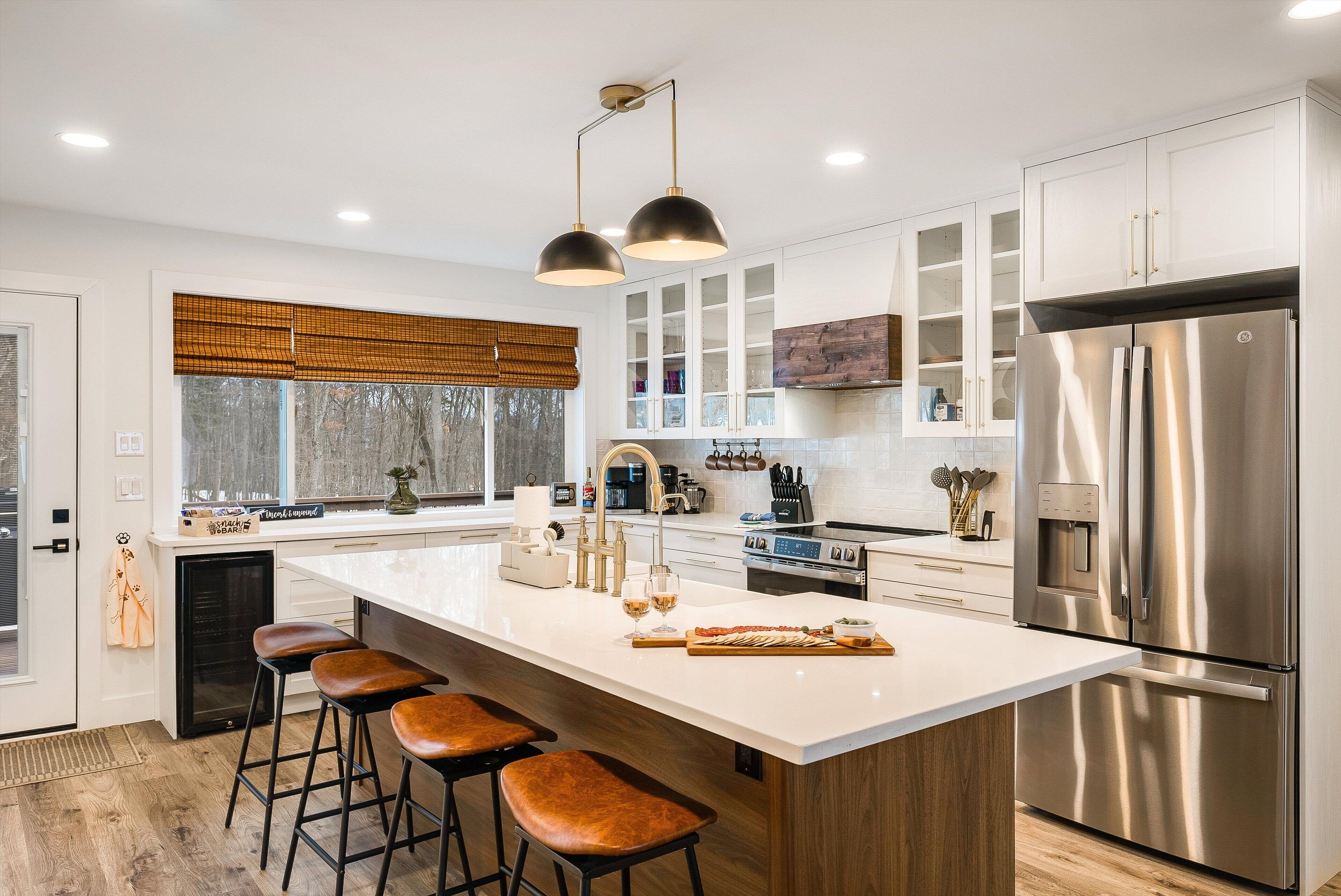 Kjøleskap, mikrobølgeovn, ovn og kokeplater