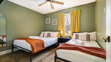 3 bedrooms, desk, iron/ironing board, travel crib