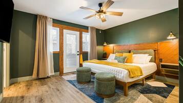 3 bedrooms, desk, iron/ironing board, travel crib