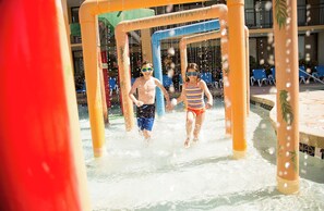 Seasonal outdoor pool - St. John's Inn (Myrtle Beach)