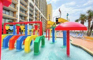 Kauden mukainen ulkouima-allas