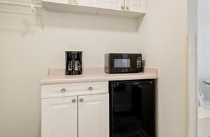 Standard-huone, 2 keskisuurta parisänkyä | Minijääkaappi