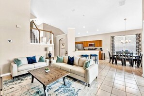 Villa, 4 Bedrooms | Ruang tamu