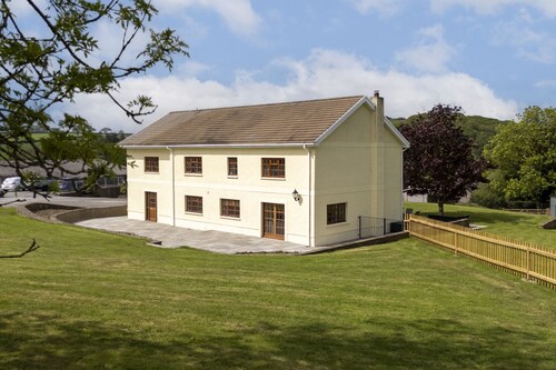 Escape to this beautifully refurbished farmhouse with private pool