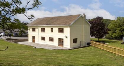 Escape to this beautifully refurbished farmhouse with private pool