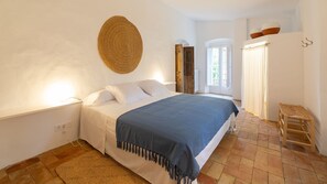 3 bedrooms, iron/ironing board, WiFi, bed sheets - Ampurdanese Charm with Swimming Pool and Nature (Bascara)