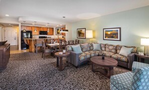 Living area - WorldMark Windsor - 2 Bedroom Queen Compact (Windsor)