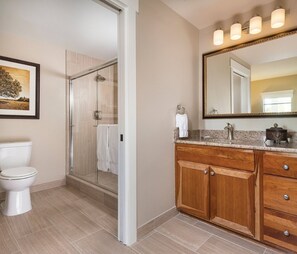 Hair dryer, towels, soap, shampoo - Sonoma | Pool & Vineyard Days | 2BR Queen (Windsor)