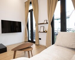 Apartamento, balcón, vistas a la ciudad | Zona de estar