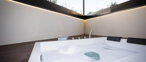 Apartment, Terrace, City View | Outdoor spa tub