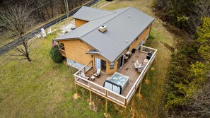 Exterior - Smoky Arrow | Hot Tub • Game Room • 3 min to Dollywood (Sevierville)